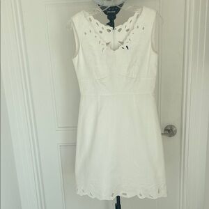 New WOT Tahari Elegant White Sleeveless Size 4 Dress